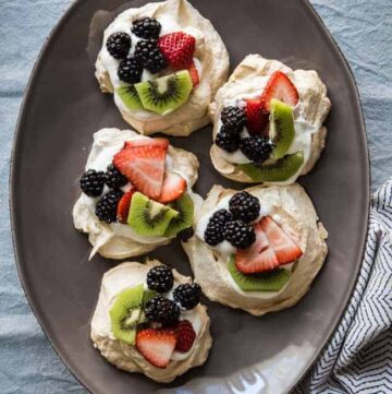 Spring fruit pavlova - Hello Veggie