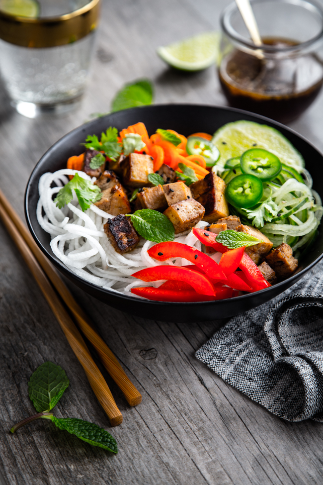 Thai-Style Spiralized Veggies with Tofu