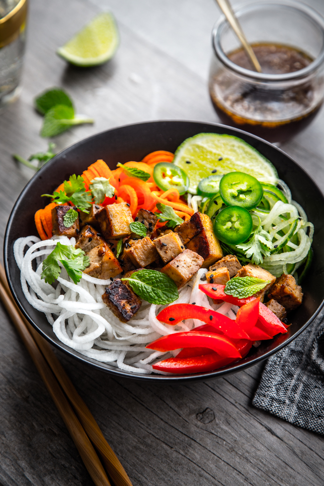 Thai-Style Spiralized Veggies with Tofu