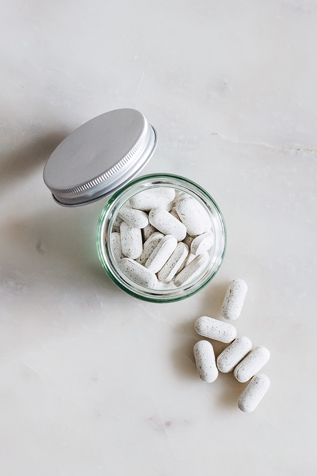 A Nutritionist Explains: How to Choose Supplements