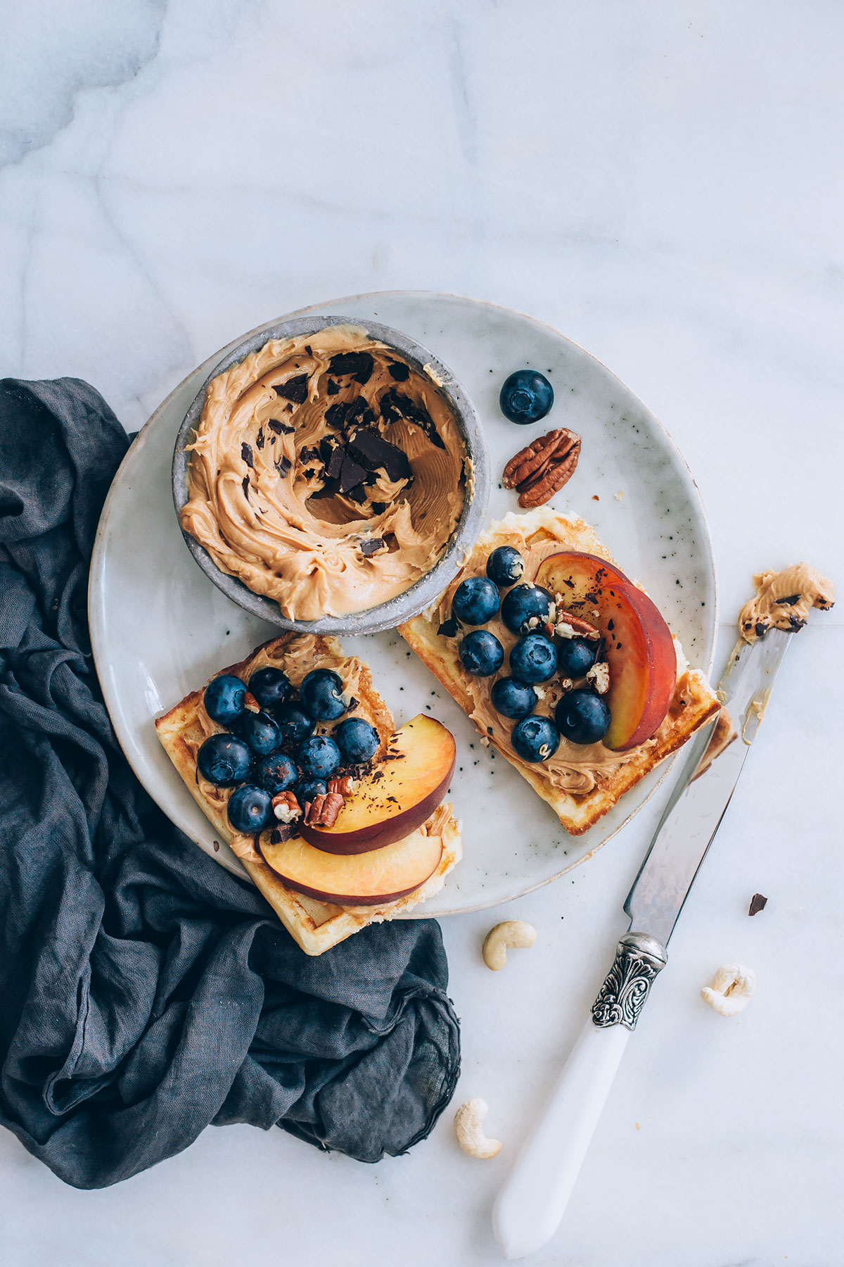 Vegan Cheesecake Dip with Chocolate Chips