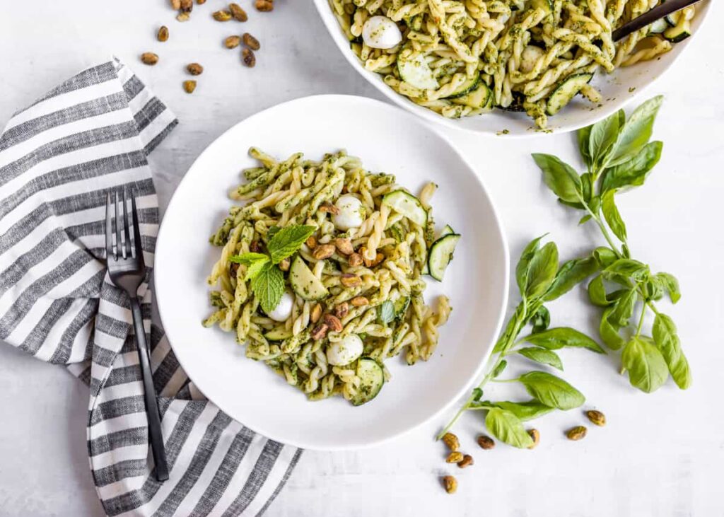 Pistachio Pesto Pasta with Zucchini and Fresh Mozzarella | HelloGlow.co