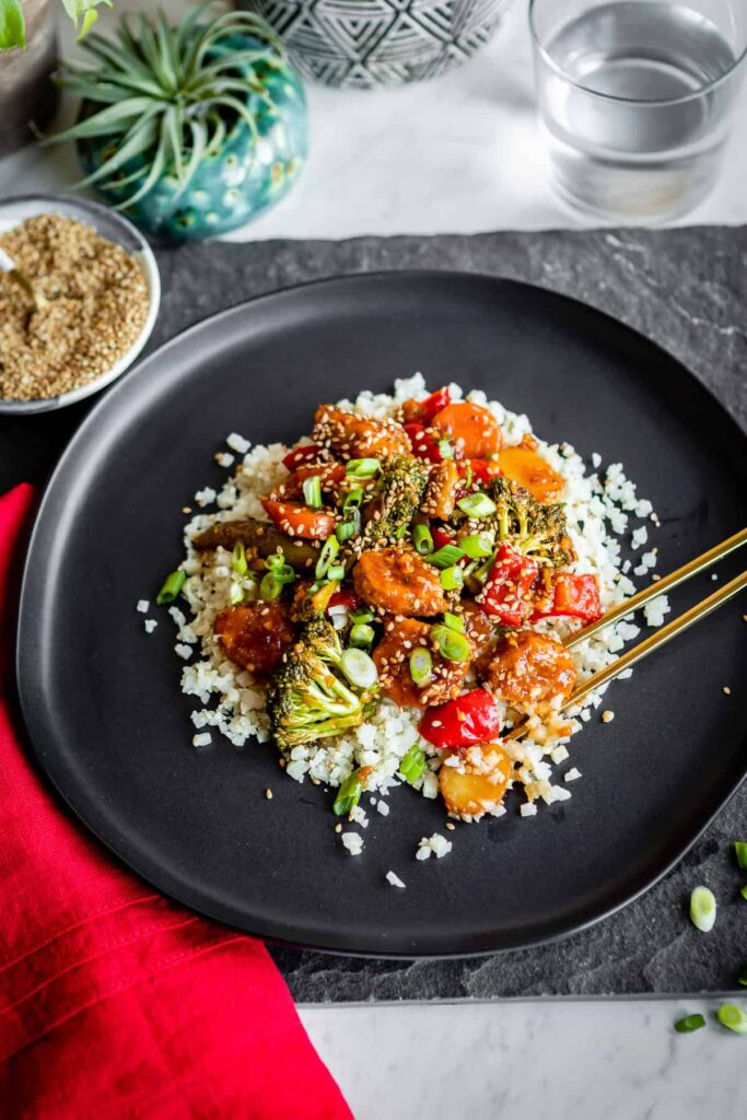 Sweet and Spicy Vegetarian Stir-Fry with Crispy Tenders | HelloGlow.co #vegan #plantbased #vegetarian