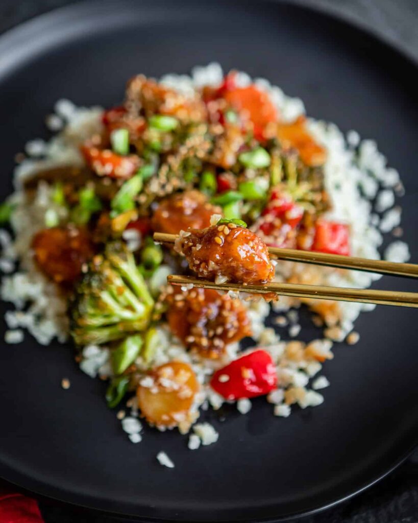 Sweet and Spicy Vegetarian Stir-Fry with Crispy Tenders | HelloGlow.co #vegan #plantbased #vegetarian