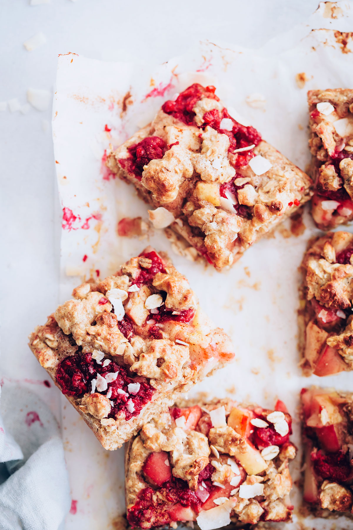 Apple Crumble Bars with Raspberries | Hello Veggie