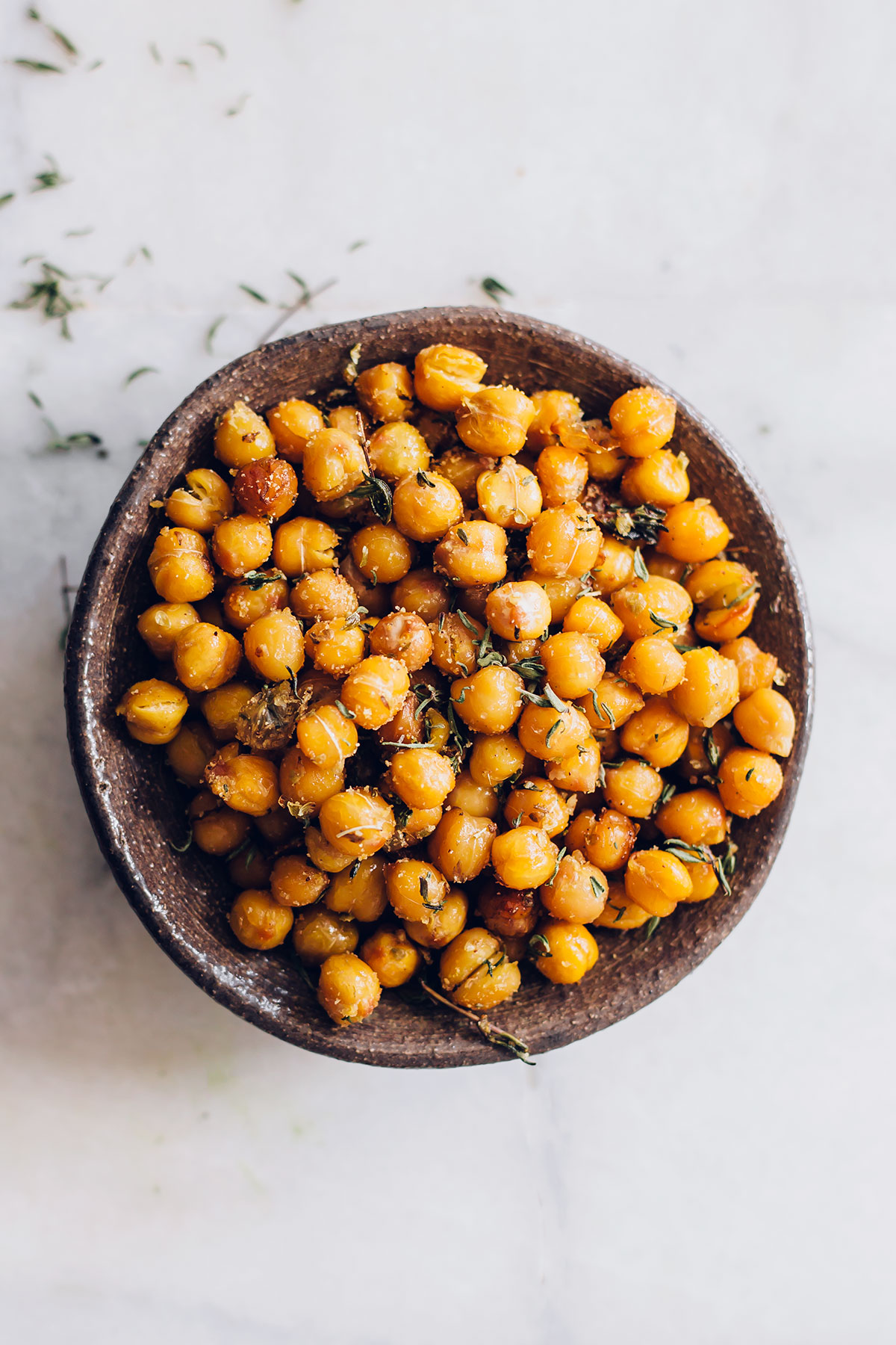 Cinnamon Sugar Roasted Chickpeas - HelloVeggie.co