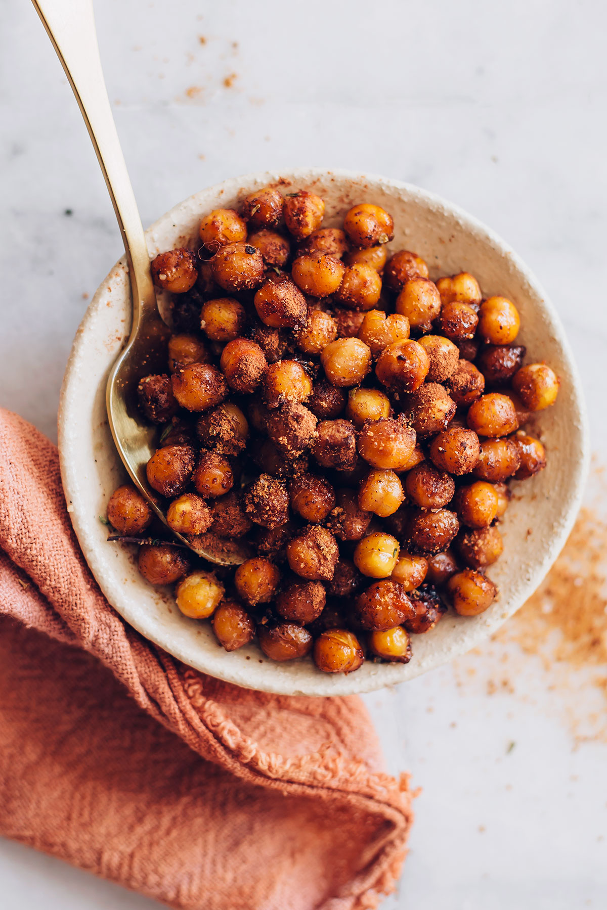 Cinnamon Sugar Roasted Chickpeas - HelloVeggie.co