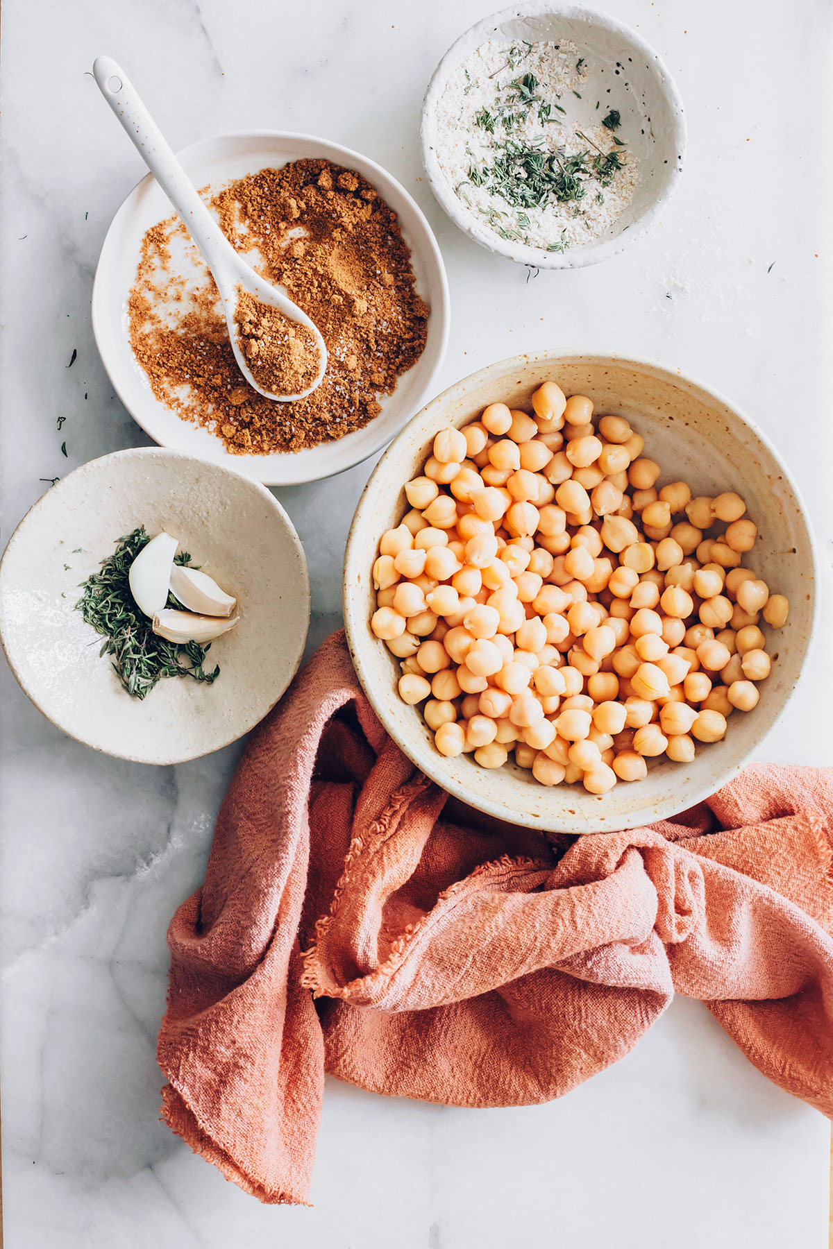 Cinnamon Sugar Roasted Chickpeas - HelloVeggie.co